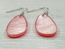 Load image into Gallery viewer, Earrings made of real capiz shells 18x30mm / EA-0105
