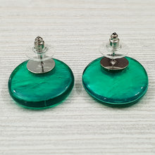 Load image into Gallery viewer, Earrings made of real capiz shells 22x25mm / EA-0082