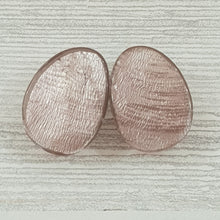 Load image into Gallery viewer, Earrings made of real capiz shells 24x30mm / EA-0079