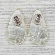 Load image into Gallery viewer, Earrings  made of real shells