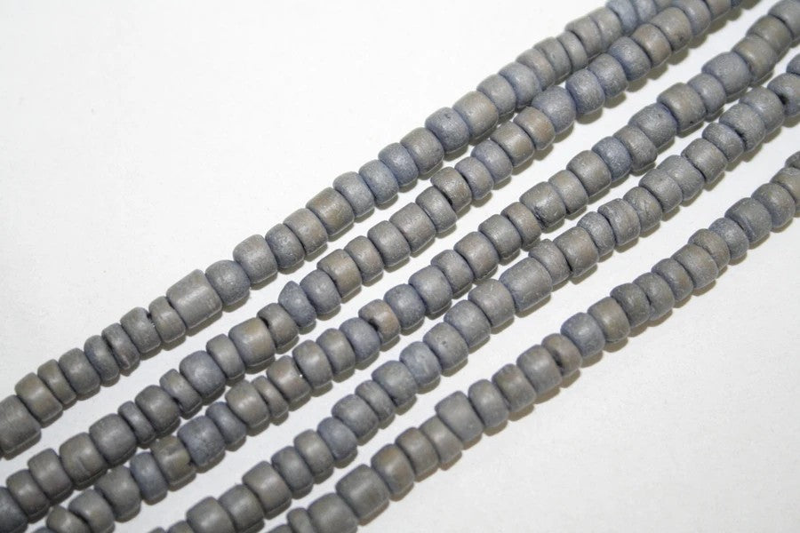 Woodbeads 4-5mm / item no.135-17-747 /  40cm / 100pcs /