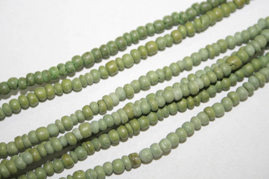 Woodbeads 2-3mm / item H018  /  40cm / 150pcs /