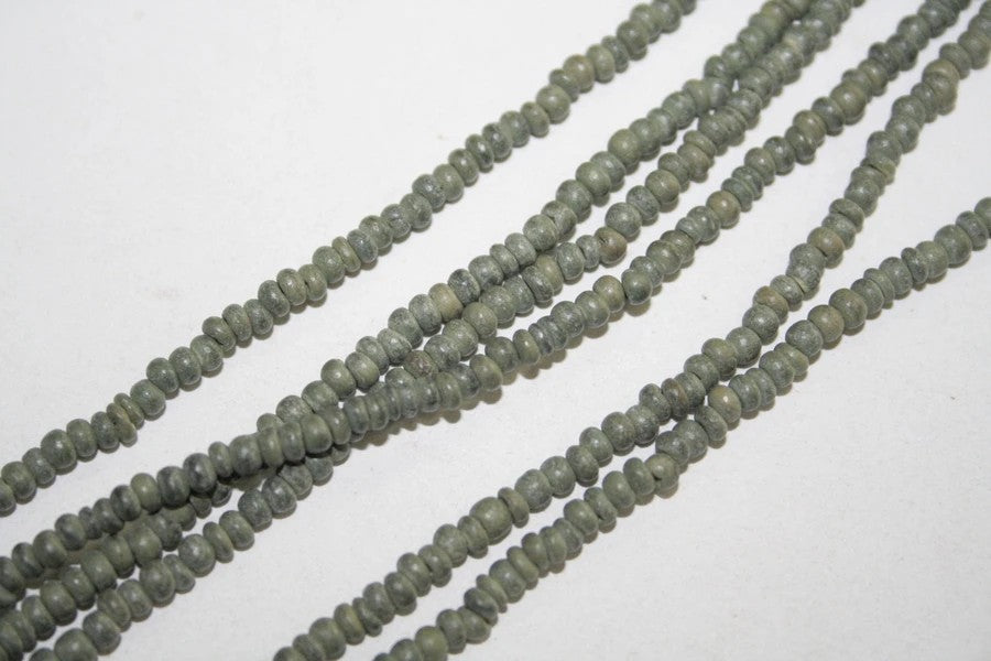 Woodbeads 2-3mm / item H019  /  40cm / 150pcs /